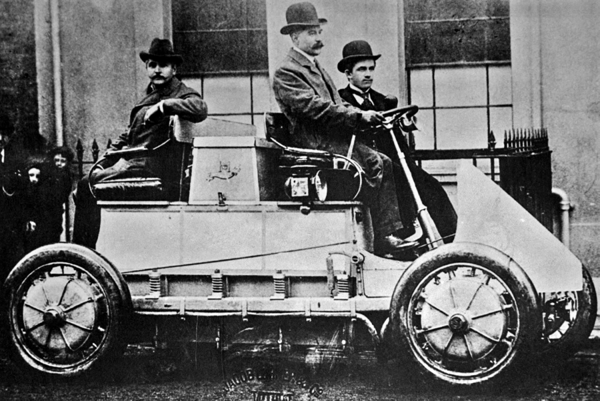 Avstrijca Lohner in Porsche sta bila vizionarja. Zamisel hibridnega vozila sta uresničila okoli sto let »prekmalu«.